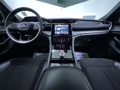 Used 2023 Jeep Grand Cherokee L Laredo image 18