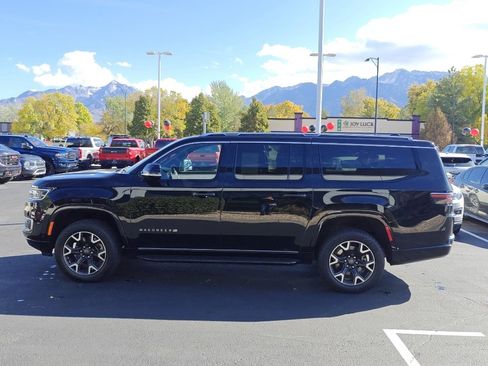 Used 2024 Jeep Wagoneer L Series III w/ Flexible Seating Group image 4