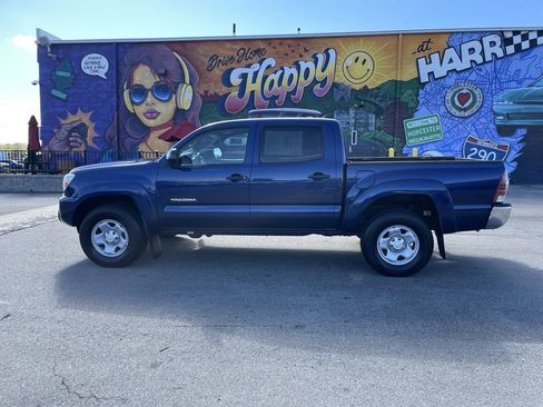 Used 2015 Toyota Tacoma 4x4 Double Cab w/ SR5 Package image 2