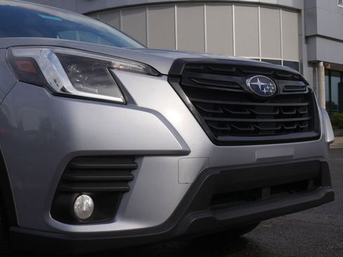 Used 2022 Subaru Forester Premium AWD/4WD image 3