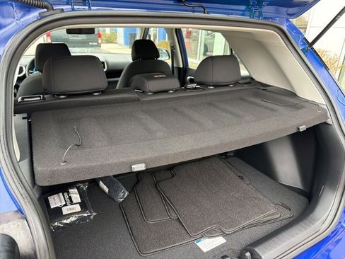 Used 2025 Hyundai Venue SE image 32