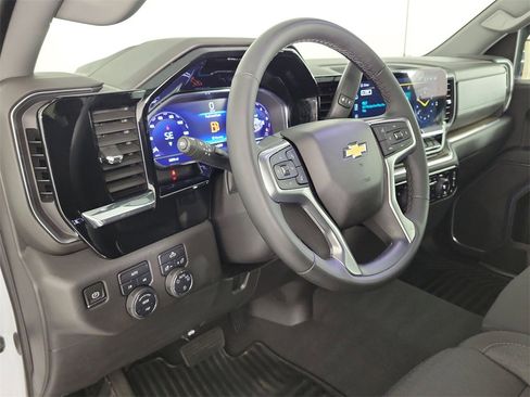 Used 2024 Chevrolet Silverado 1500 LT image 16