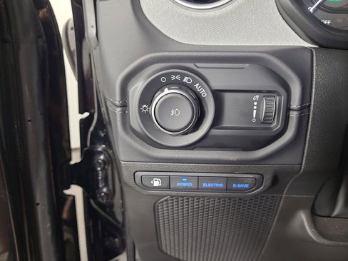 Used 2025 Jeep Wrangler Unlimited Sahara w/ Safety Group AWD/4WD image 15