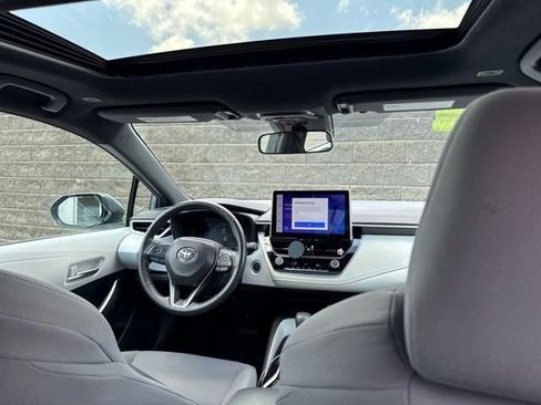 Used 2025 Toyota Corolla SE w/ SE Premium Package FWD image 13