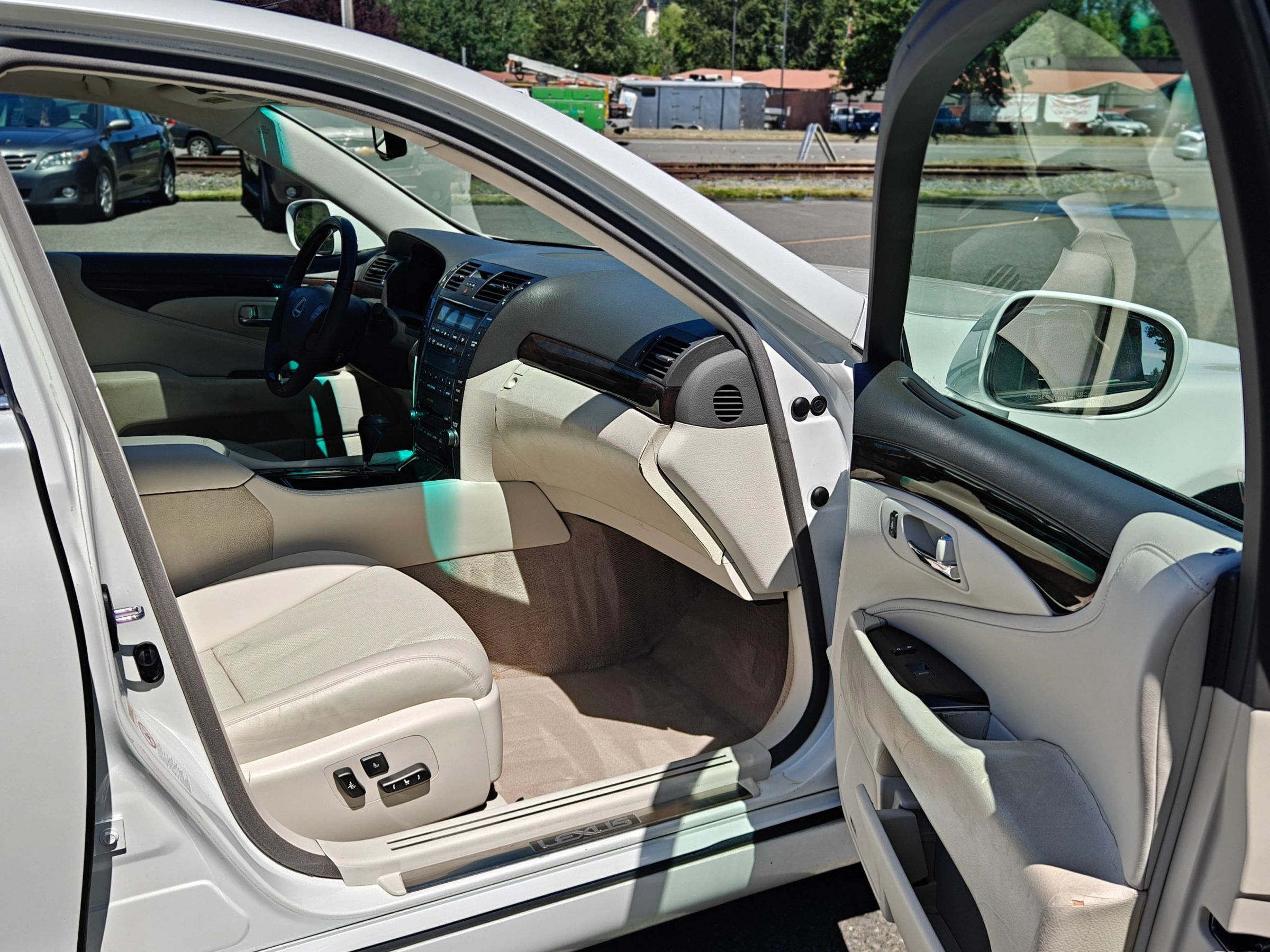 Used 2007 Lexus LS 460 RWD image 24