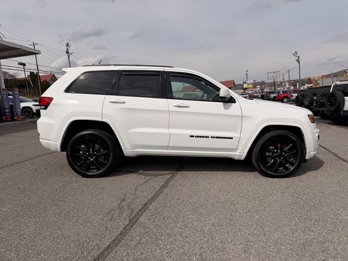 Used 2022 Jeep Grand Cherokee Laredo X image 7