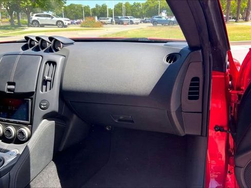 Used 2020 Nissan 370Z Coupe RWD image 16