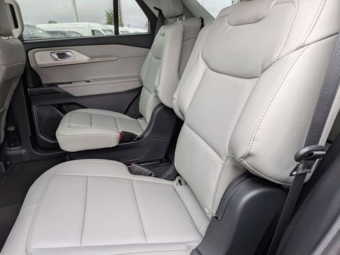 New 2026 Ford Explorer Active w/ Active Comfort Package RWD image 16