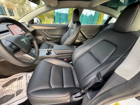 Used 2023 Tesla Model 3 Standard Range RWD image 9