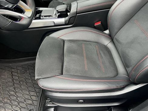 Used 2023 Mercedes-Benz GLB 250 image 10