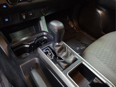 Certified 2022 Toyota Tacoma SR5 image 18