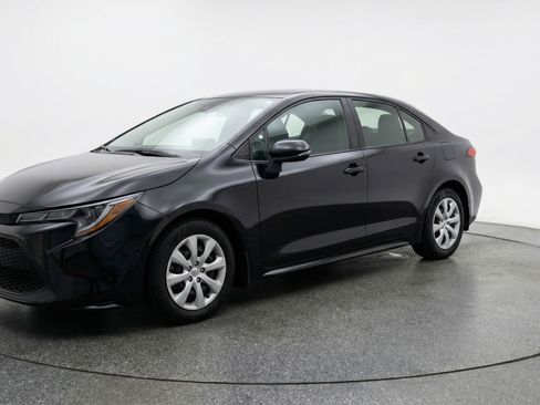 Used 2025 Toyota Corolla LE FWD image 3