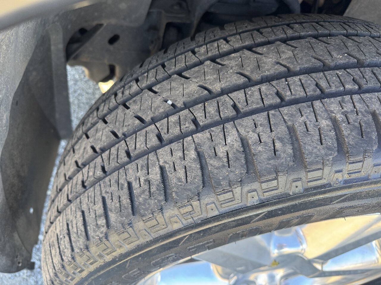 Used 2011 Chevrolet Avalanche LT AWD/4WD image 12