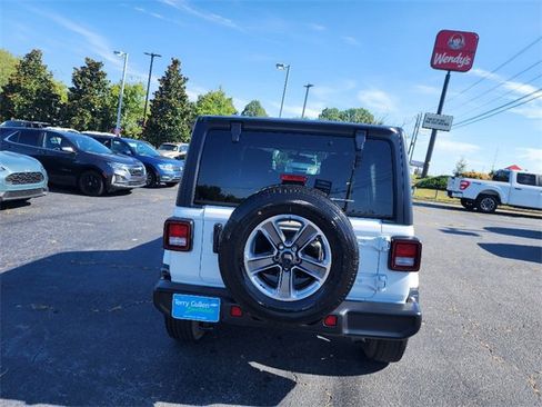 Used 2022 Jeep Wrangler Unlimited Sahara image 7