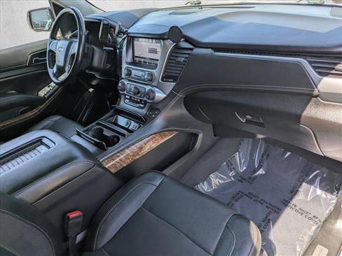 Used 2019 Chevrolet Suburban Premier AWD/4WD image 19