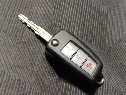 Used 2016 Nissan Rogue S FWD image 32