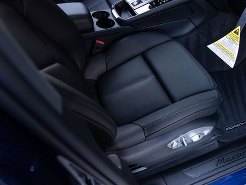 Certified 2026 Porsche Macan AWD/4WD image 34