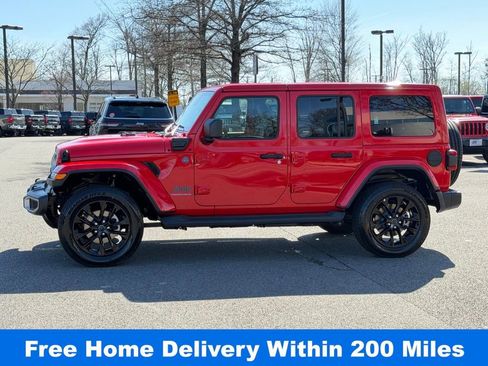 Used 2025 Jeep Wrangler Unlimited Sahara image 10