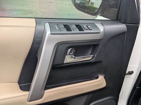 Used 2020 Toyota 4Runner SR5 Premium w/ Moonroof Package AWD/4WD image 15