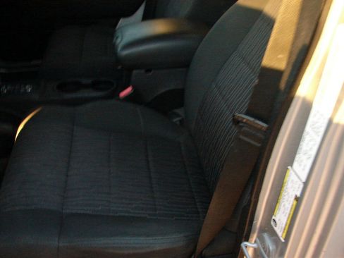 Used 2012 Jeep Wrangler Unlimited Sport image 6