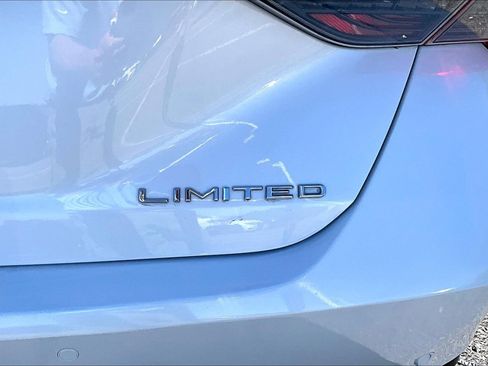 Used 2019 Toyota Avalon Limited w/ Advanced Safety Package FWD image 8