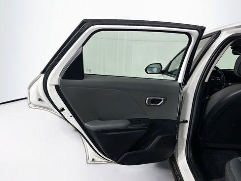 Used 2025 Kia K4 LXS image 31