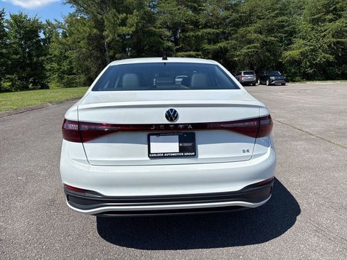 New 2025 Volkswagen Jetta SE image 5