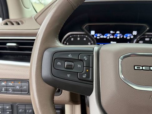 Used 2021 GMC Yukon XL Denali w/ Denali Premium Package image 23