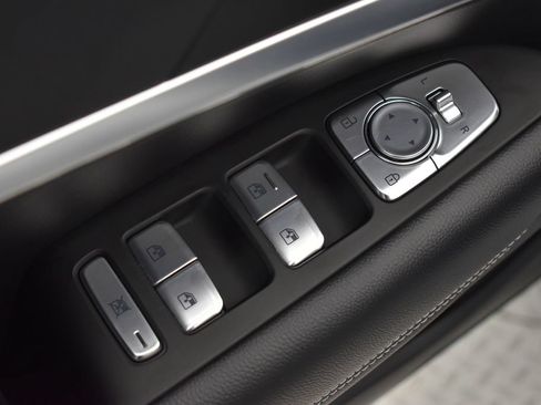Used 2025 Genesis G70 2.5T AWD/4WD image 13