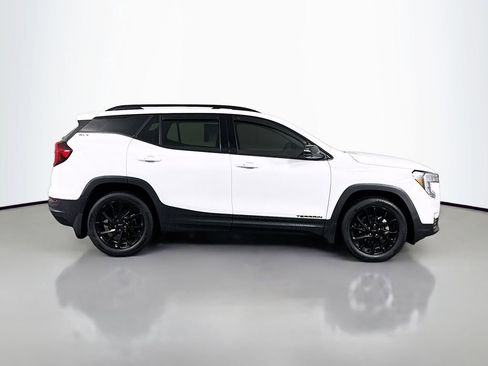 Certified 2024 GMC Terrain SLT w/ Infotainment Package II image 8