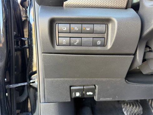 Used 2020 Nissan Kicks S image 16