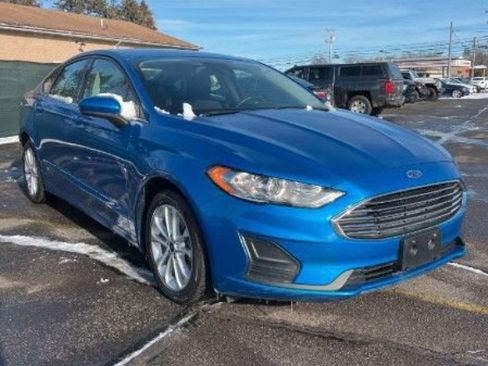 Used 2020 Ford Fusion SE image 2
