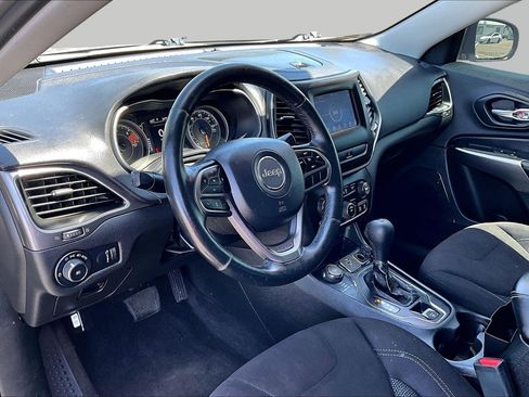 Used 2019 Jeep Cherokee Latitude w/ Cold Weather Group AWD/4WD image 12