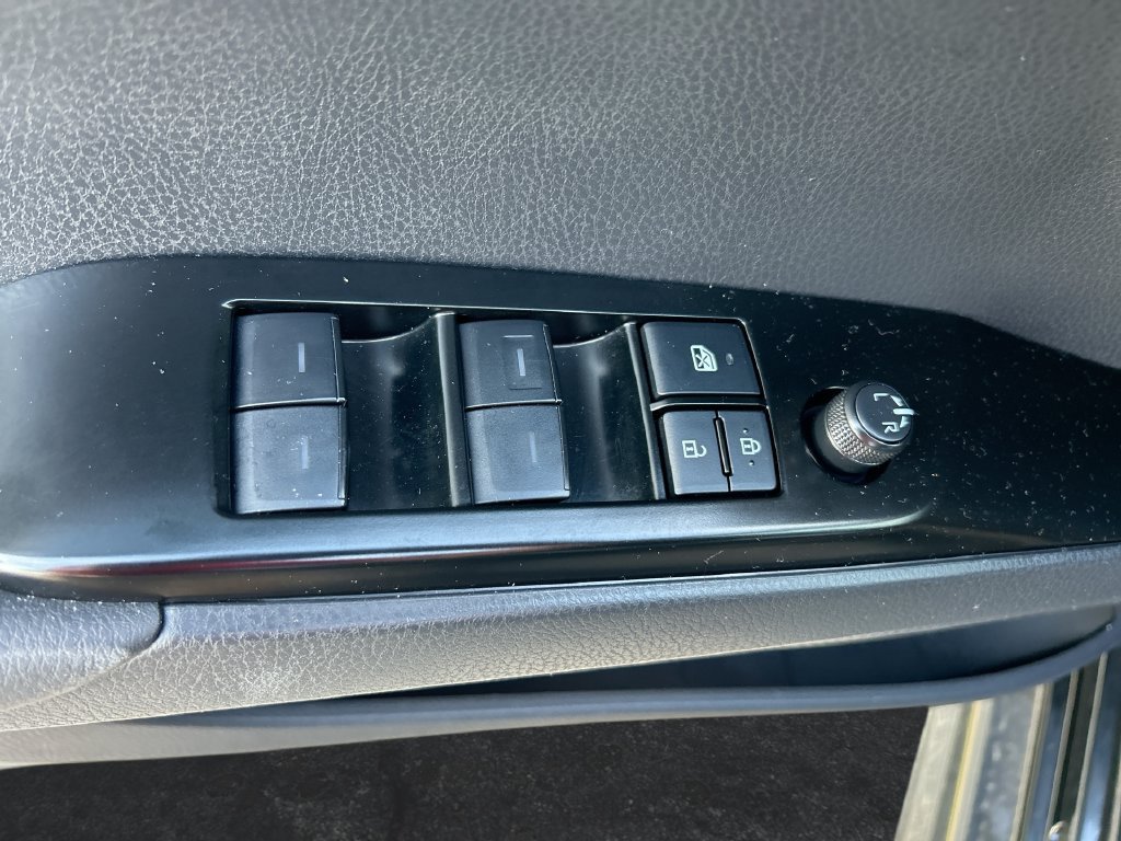 Used 2026 Toyota Camry SE FWD image 13