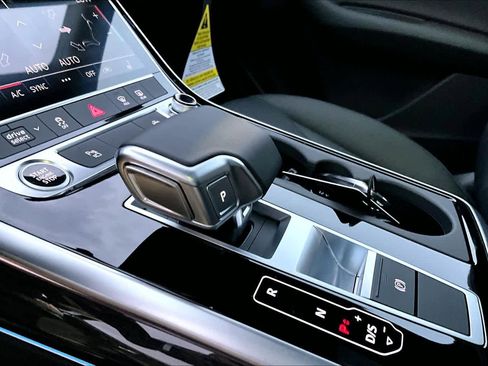 New 2026 Audi Q7 Premium image 7