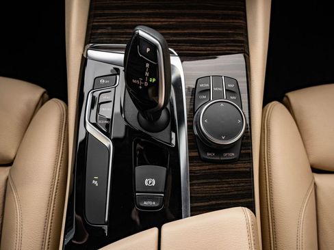 Used 2019 BMW 540i w/ Convenience Package RWD image 37