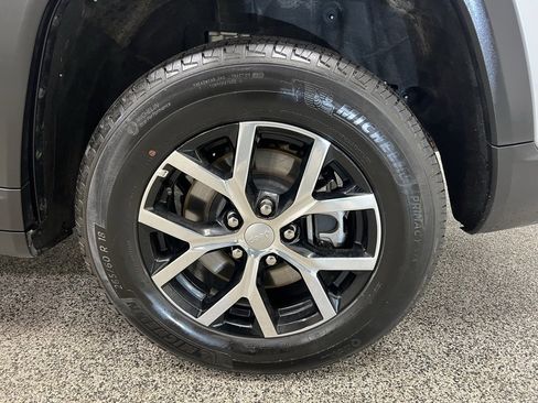 Used 2024 Jeep Grand Cherokee L Limited w/ Luxury Tech Group II image 24