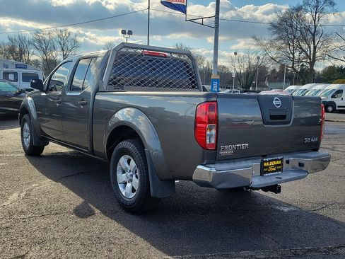 Used 2009 Nissan Frontier SE w/ SE Value Truck Pkg AWD/4WD image 4