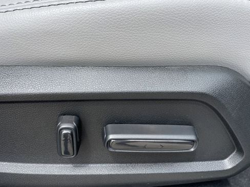 Used 2025 Honda Pilot Touring image 29