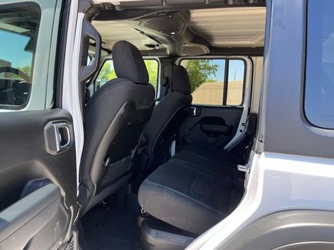 Used 2025 Jeep Wrangler Unlimited Rubicon 4xe w/ Convenience Group AWD/4WD image 25