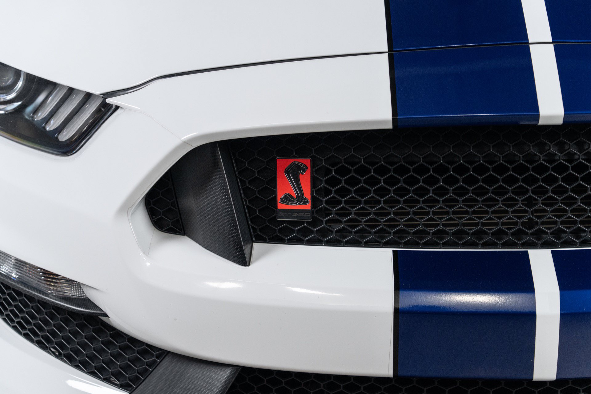 Used 2016 Ford Mustang Shelby GT350 w/ Technology Package RWD image 32