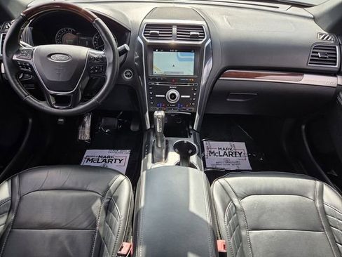 Used 2018 Ford Explorer Platinum AWD/4WD image 12