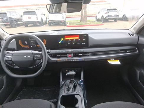 New 2026 Kia K4 FWD image 10