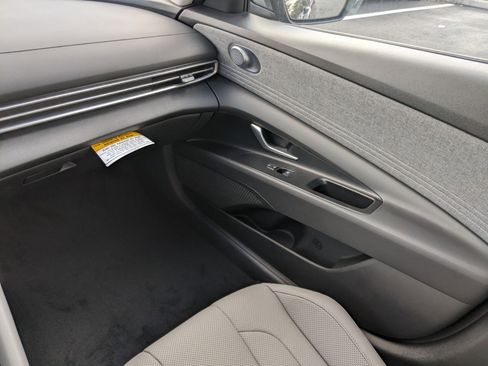 New 2025 Hyundai Elantra Limited image 13