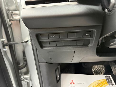 Used 2024 Mitsubishi Outlander SEL image 28