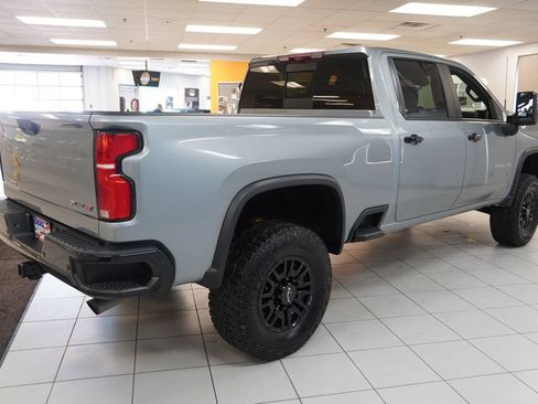 Used 2024 Chevrolet Silverado 2500 ZR2 w/ Technology Package AWD/4WD image 12