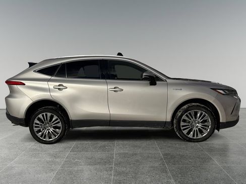 Used 2021 Toyota Venza XLE image 6