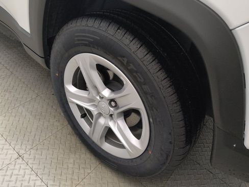 Used 2023 Jeep Compass Latitude AWD/4WD image 31