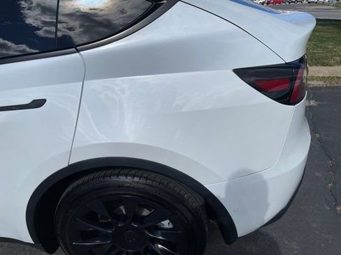 Used 2022 Tesla Model Y Long Range image 29