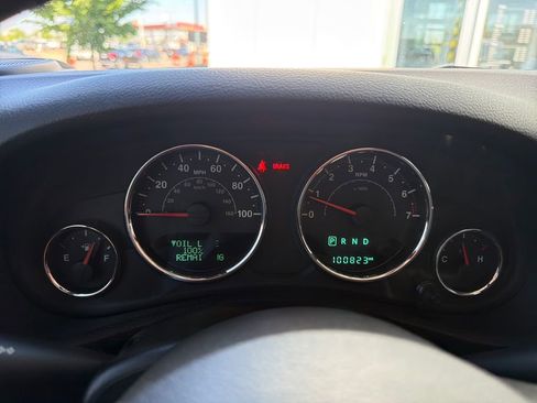 Used 2016 Jeep Wrangler Unlimited Sahara w/ Connectivity Group AWD/4WD image 15